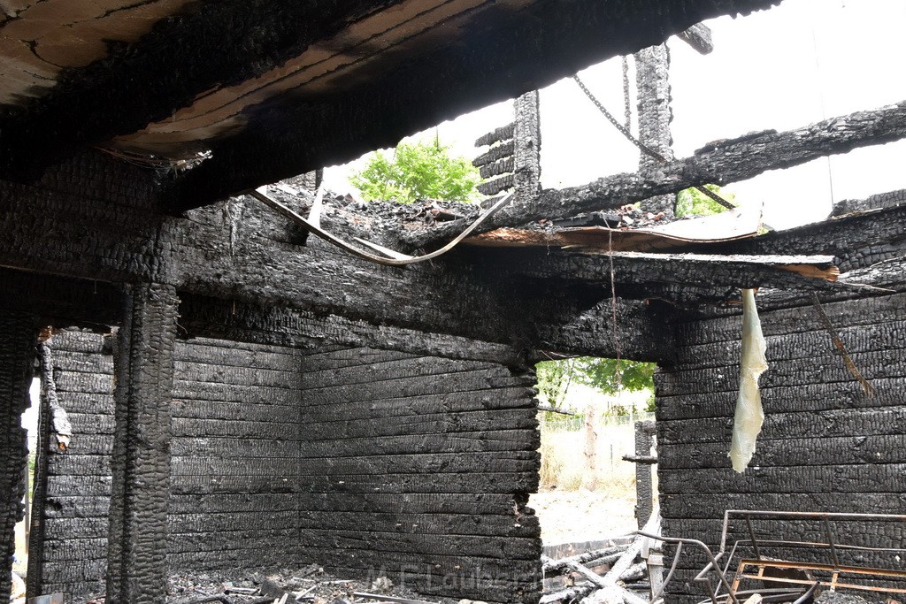 Schwerer Brand in Einfamilien Haus Roesrath Rambruecken P082.JPG - Miklos Laubert